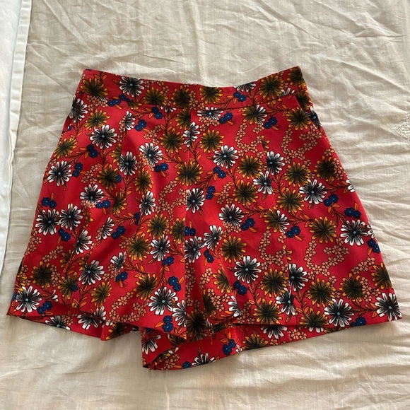 NWT WAYF Flutter Short in Daisy Print (10) - Picture 2 of 5